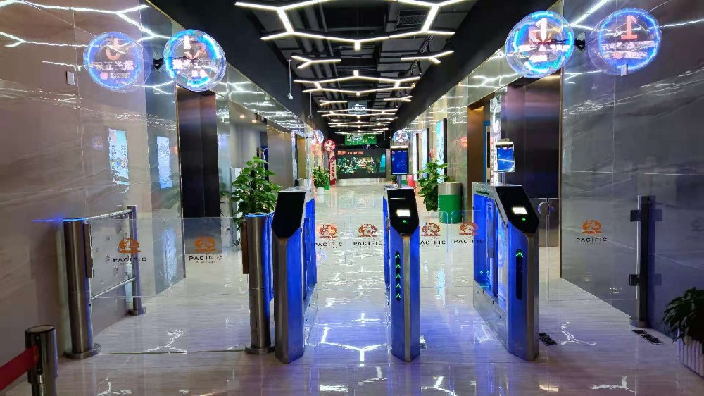 G018 Cinema ticket gate